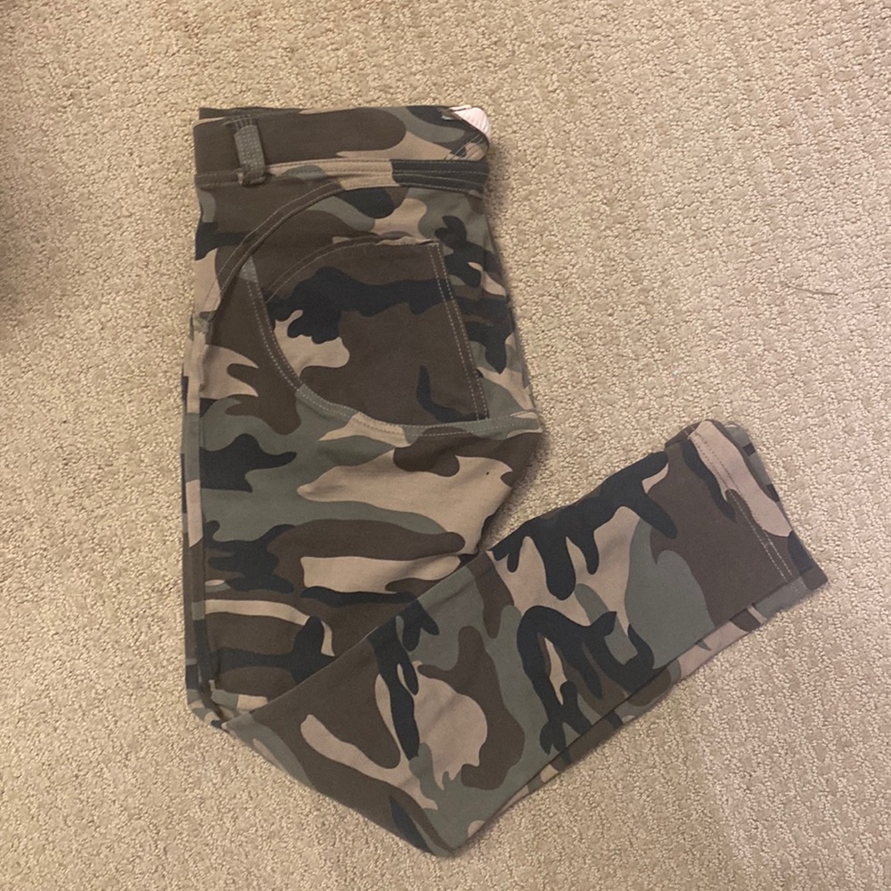 Freddy medium camo pants with ankle zippers